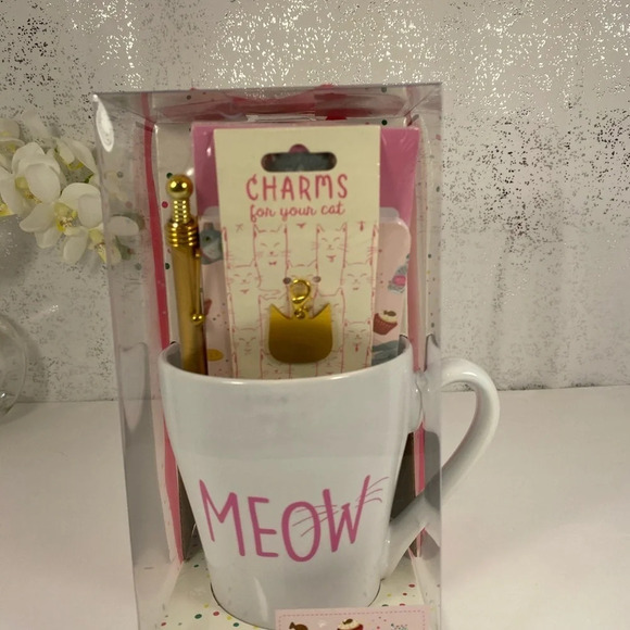 🆕Cat Mug Set with Journal, Notepad, Pen and Charm - Picture 3 of 3